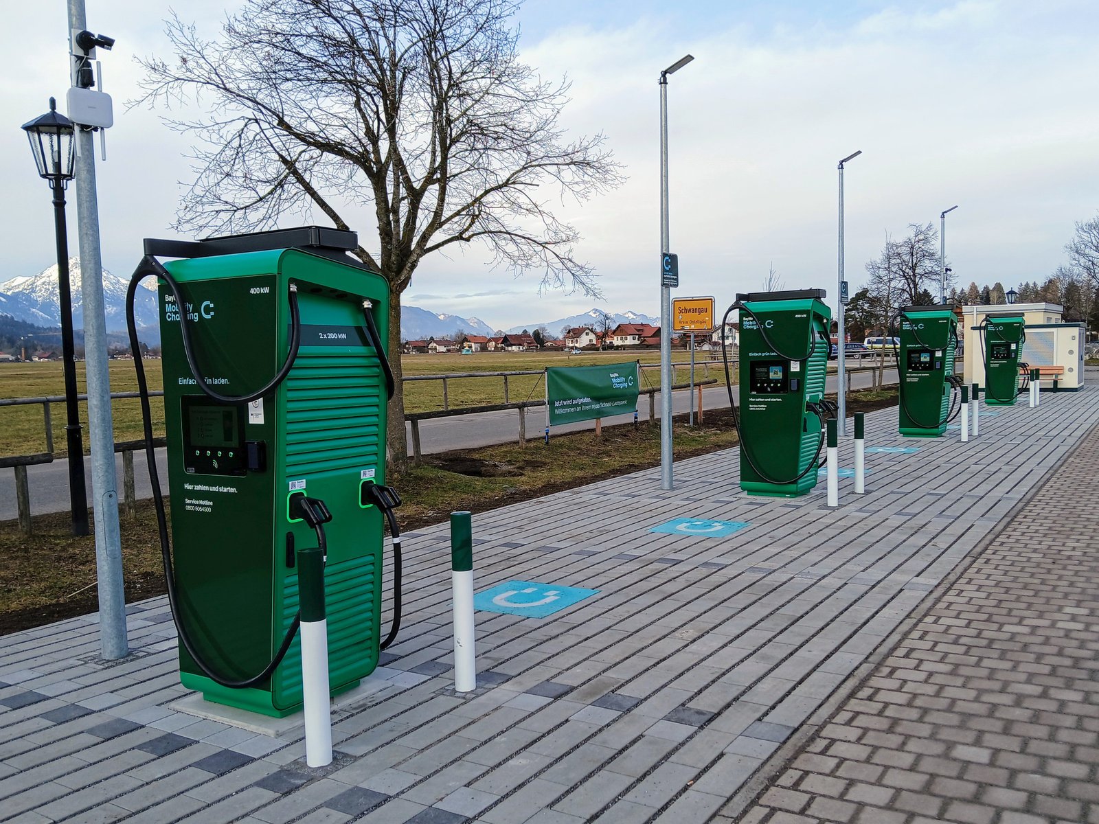 Alpitronic Hypercharger an einem Schnellladestandort